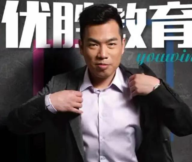 善恶终有报	，曾经在求职节目里咄咄逼人的老板，如今竟沦落成这样