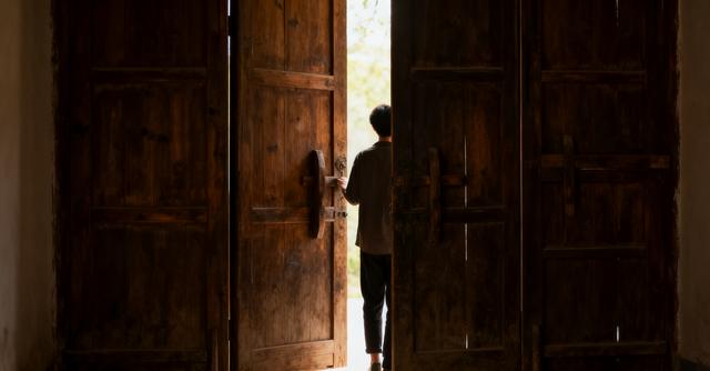 天空不挂云，内心不生尘：真正的自由，从学会“放下”开始