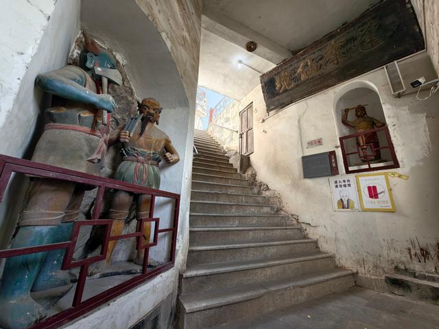 中流砥柱锁吴楚：登小孤山览六朝帝王文采风流