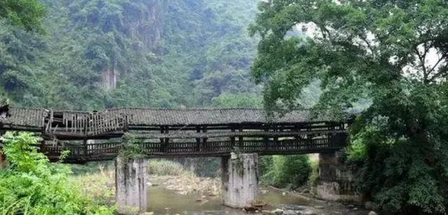 两代人接力7年建一座桥：重庆深山里的“愚公移山”，感动很多人