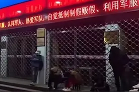 闹大了！宽带退订难如登天，凌晨市民排队一天只能办理七个业务。图片