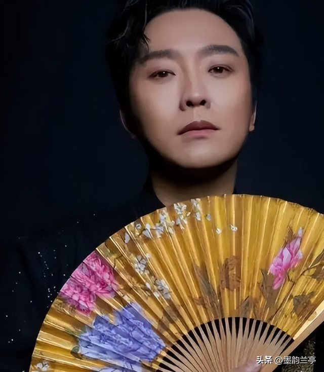 善恶终有报！47岁“跌落神坛”的李玉刚，终是活成了“跳梁小丑	”