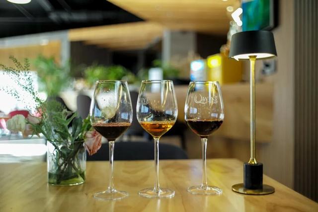 不走寻常路的国际化县城，关心一日三餐，更关心咖啡和汇率