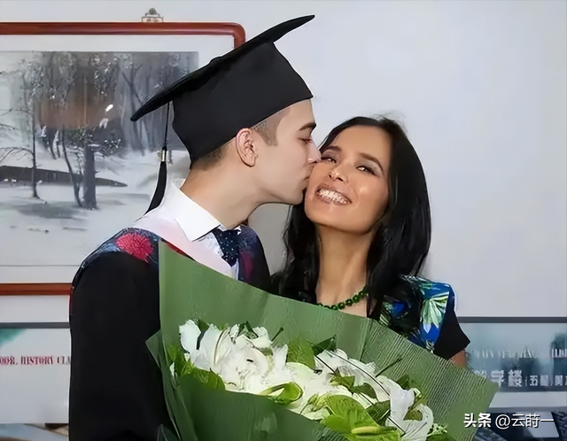 62岁韦唯现状	，家暴前夫离世，车祸脊柱断裂，3个混血儿子已回国