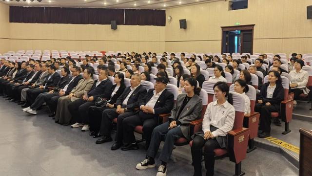 中共呼伦贝尔市文化旅游广电局机关委员会党员大会圆满召开
