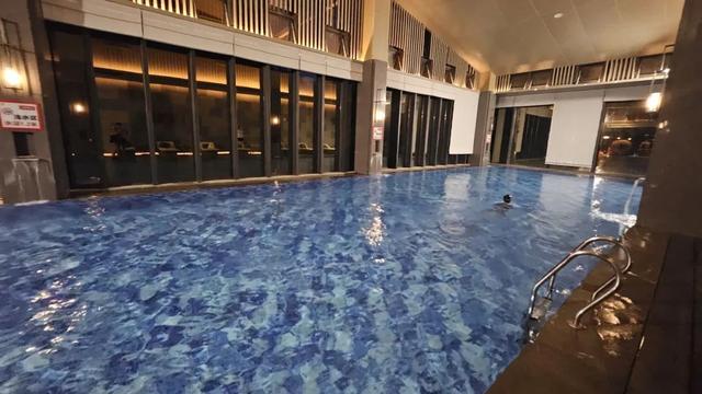 探秘新场景 | 我们试睡了西南首家都喜酒店，恨不得立马跳进泳池