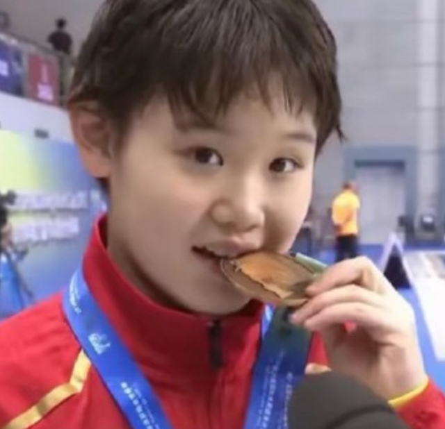 全红婵也没想到，张家齐官宣退役仅1个月，就走上了另一条上坡路