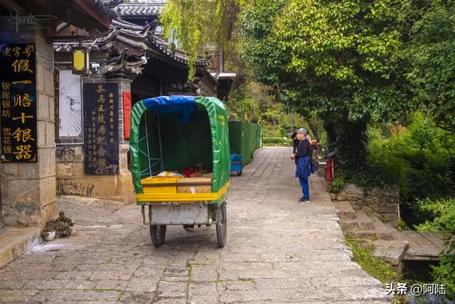 摩旅打卡束河古镇,一不小心进去遛了趟车,石板路况着实感人