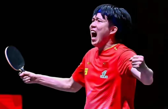 王楚钦男双夺冠后却一点都不高兴！王励勤上前关心，他只说了三字