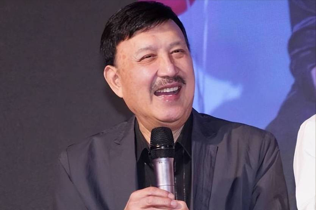 从歌王沦为“台独”的他，赔光家产还欠下百万债务，如今晚年凄凉