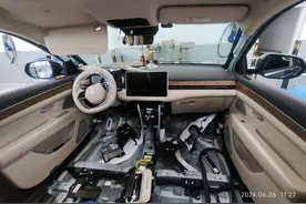 天窗漏水很常见，但是你见过新车就漏的吗？这辆问界M7不幸中招图片