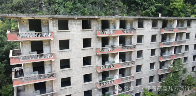贵州大山中的“鬼城”，繁华热闹堪比县城，20年前为何上万人搬离