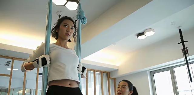唐艺昕瑜伽写真，这身材好担心她承受不住！