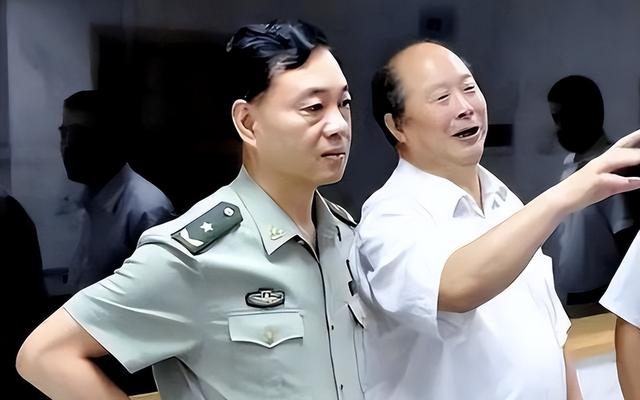 他是许世友将军之子	，曾任安徽	、江苏军区司令员，今年已经74岁了