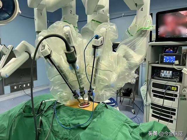 “中国智造”逆袭，国产手术机器人撕开铁幕，狂飙突进千亿市场！