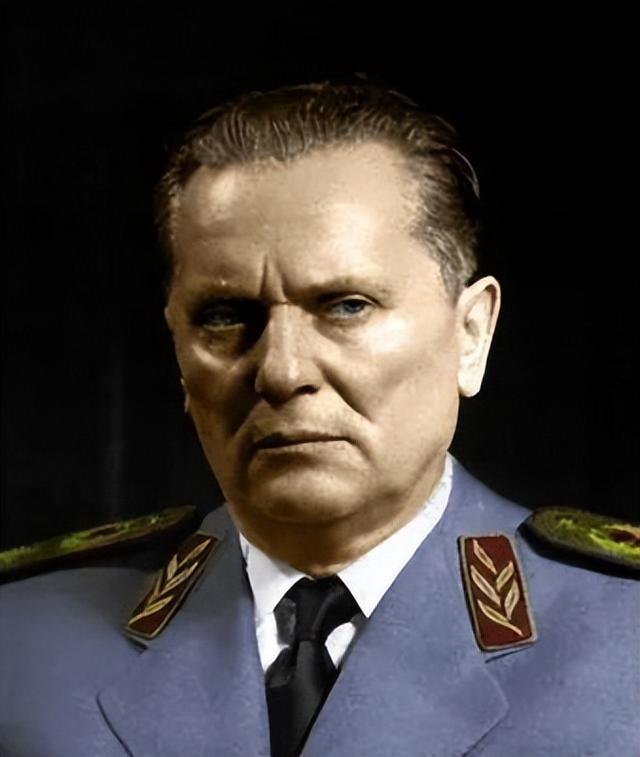 塞尔维亚，老贝城的圣萨瓦大教堂，马赛克壁画把金色用到极致典雅