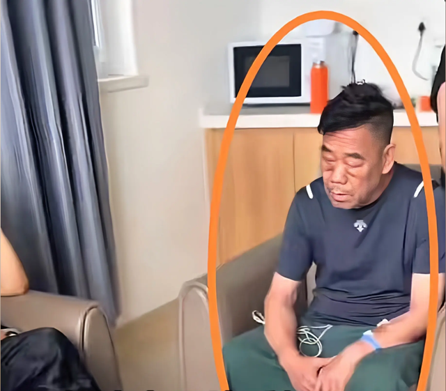 杨少华头七刚过，杨老三病重住院脸色极差，杨议漠不关心光顾着吃