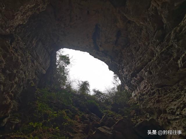 探险贵州深山原始溶洞，遇见一个躲匪洞、一座红军坟