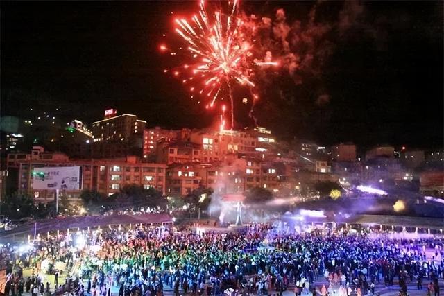 州 庆 ，去 绿 春 过 节 ！