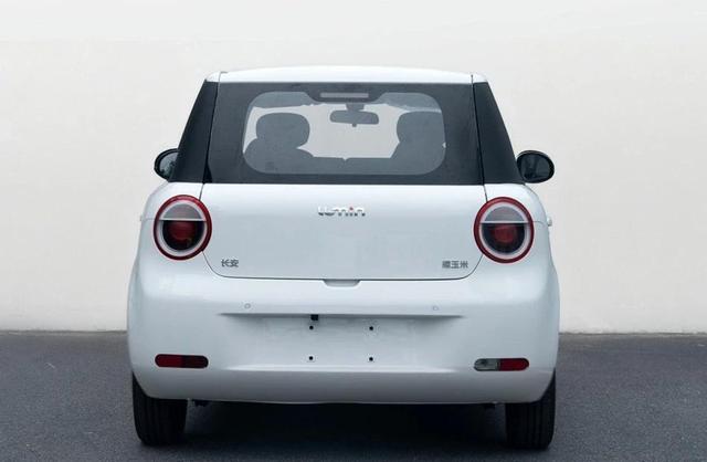 长安Lumin五门版现身：加长222mm，后排终于不用“钻”了