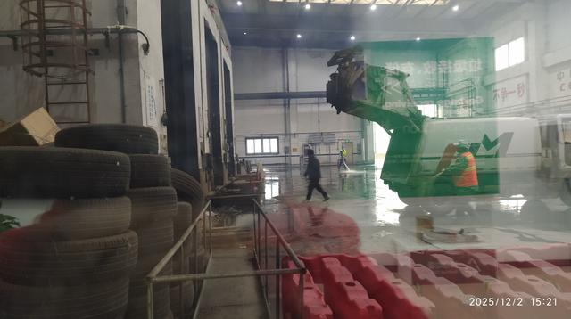 跟着垃圾来旅行——参观垃圾处理厂。