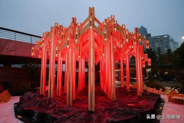 今夜，南外滩滨江被温暖点亮！