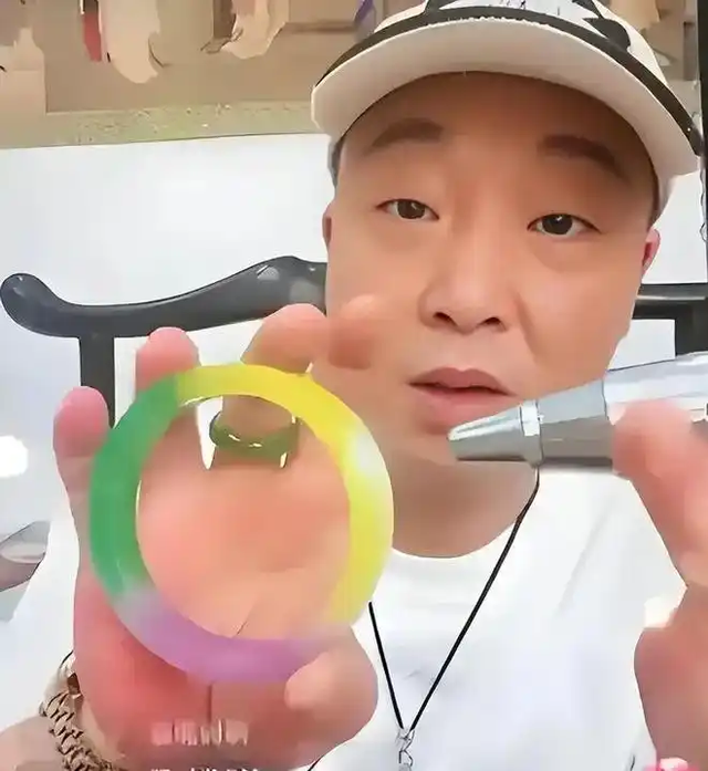 九月没过完，传来3位名人被抓，央媒发文怒批	，没有一个值得同情