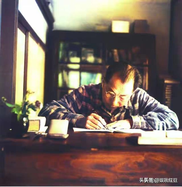 张学良和赵一荻被幽禁的真实彩色照，35岁赵一荻皮肤白皙风韵犹存