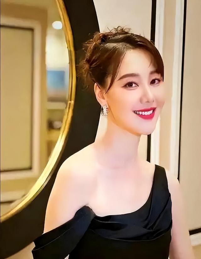 讨好大佬！陪睡上位，遭央视“开除”，她身上的标签哪个才是真的