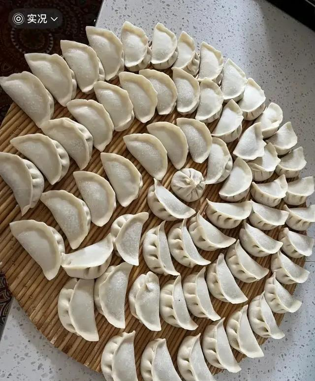 寒露吃饺子，建议大家：少吃芹菜白菜，多吃3样，应季鲜美寓意好