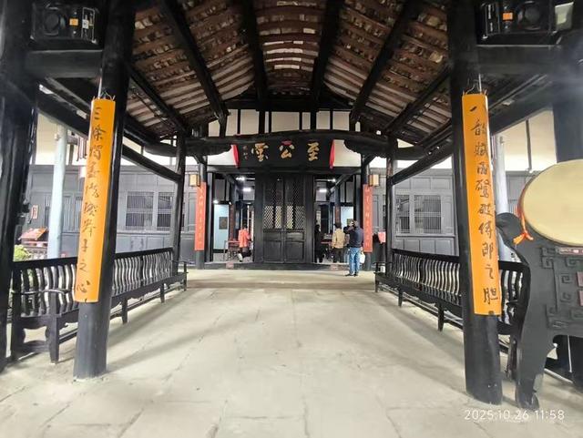 参观游览古代乡试的考场——川北贡院