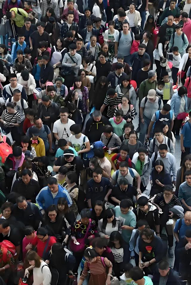 游客大喊“退票！退票！” 知名景区喊你到别处玩