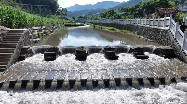盘州双凤古城：赏水景融合，享清凉时光