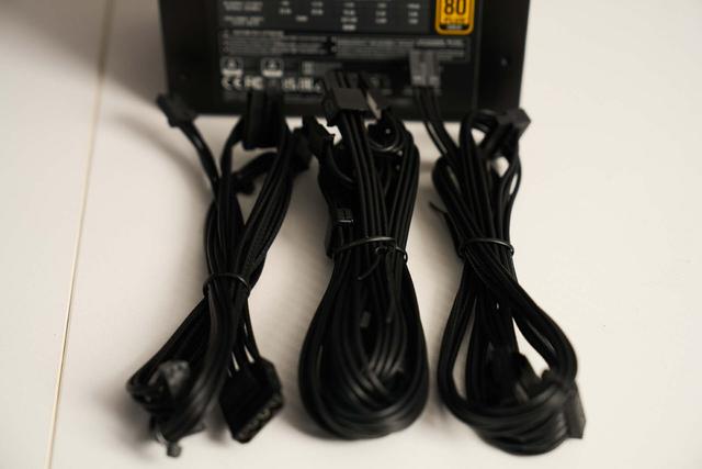 升级压纹线，整体更安静，微星 MAG A850GLS PCIE5 开箱