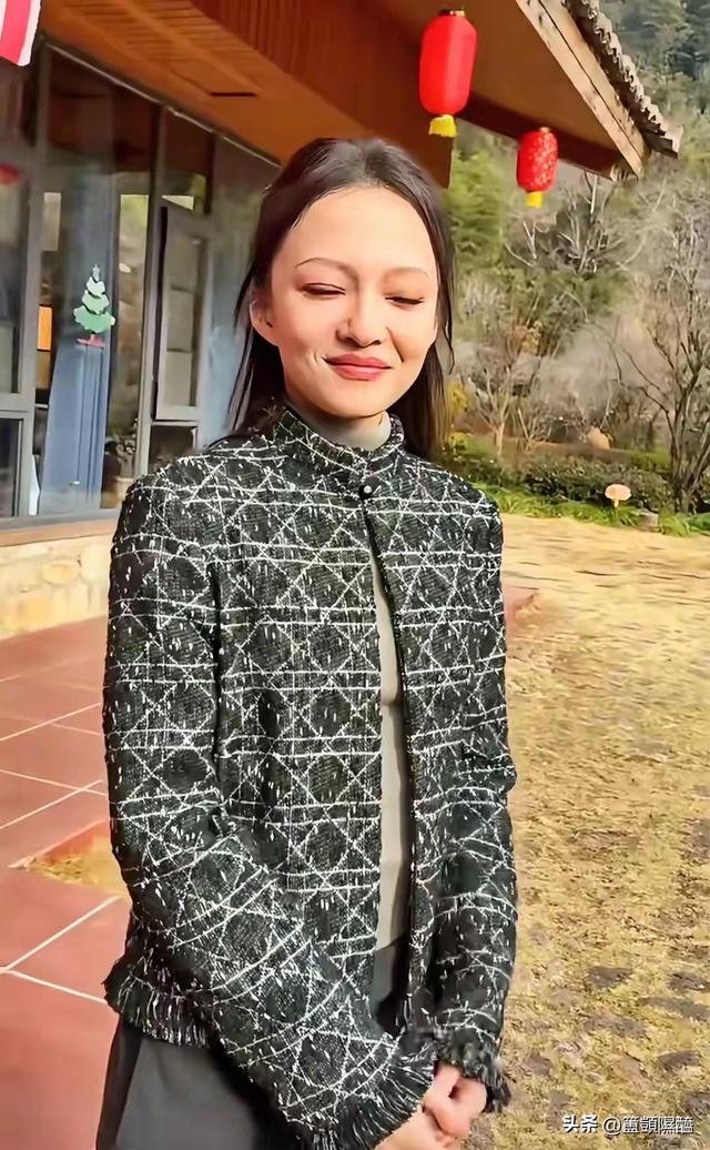 无滤镜后，唐嫣断崖式衰老，舒淇皱纹多，蒋欣和贾静雯像换了个人