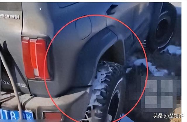 女子开车碾压草场后续：扬言撞死牧民	，真实身份被扒，公司被牵连