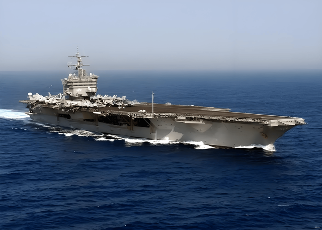 想施压反出丑！美军53年“老爷爷航母”撑场，新航母拖后腿难救场