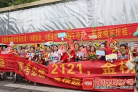 直击高考！广西38.9万考生赴考，家长温馨送考图片