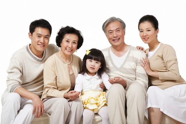 “爸妈	，再帮一次”：当代家庭的难言之痛