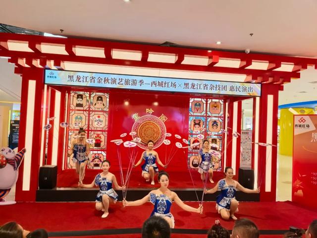 起猛了,看见商场里在演杂技……还有29场待演,时间地点——