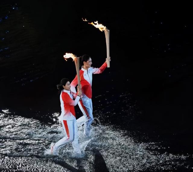 央视对郭晶晶的称呼变了，三字之差释放强烈信号，霍震霆全说对了