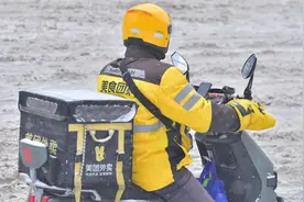 美团“超时免罚”试点！骑手超时不影响收入图片