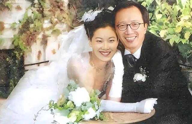恩爱23年抵不过残酷现实，73岁梁锦松衰老萎缩，47岁伏明霞正美貌