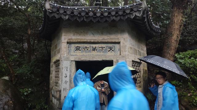 井冈山市+庐山市的GDP，没有江西的一家民营企业的年销售额多