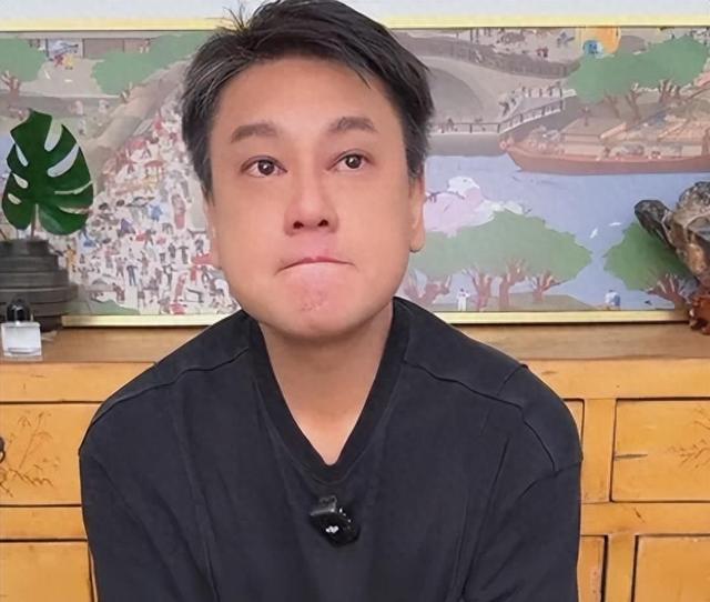 阿信摔下舞台不到24小时	，恶心的一幕出现，朱孝天没给自己留体面