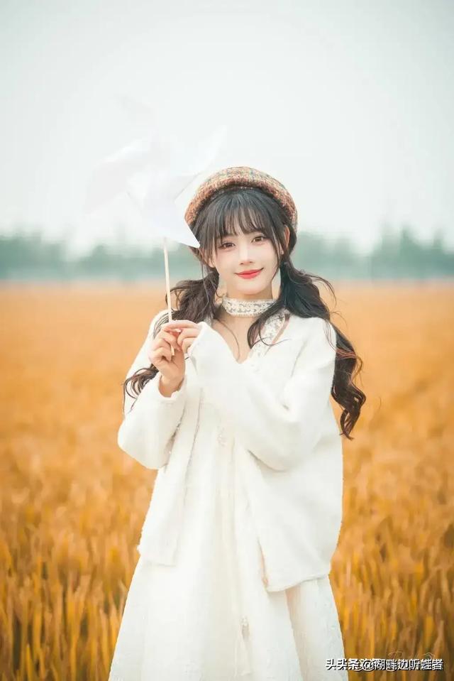 浙江金华一校花太漂亮了，五官精致	， 鞋码36.1，美得让人移不开眼