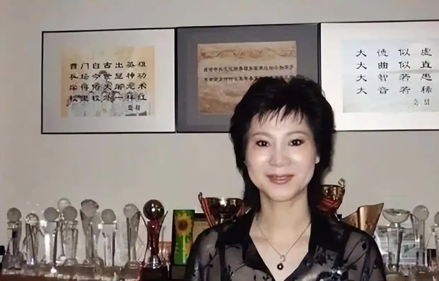 女乒谁的天赋最好？不是王楠、邓亚萍，而是烟酒不离身拿59金的她