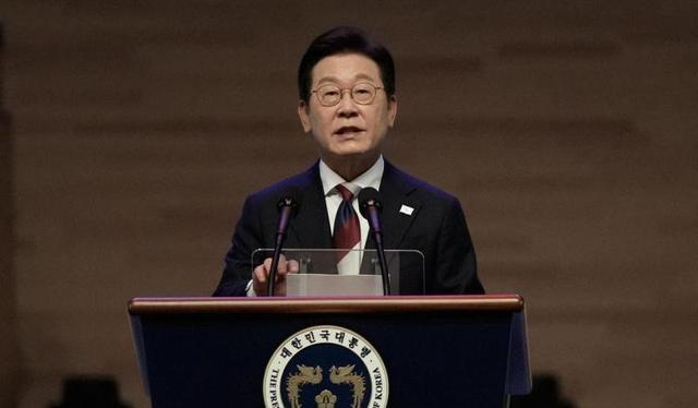 首个拒绝出席阅兵的总统出现？正式通告全球，还好中方留了一手