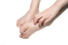 糖尿病人双脚出现这2大症状，多是病情严重了，希望你一个都没有图片