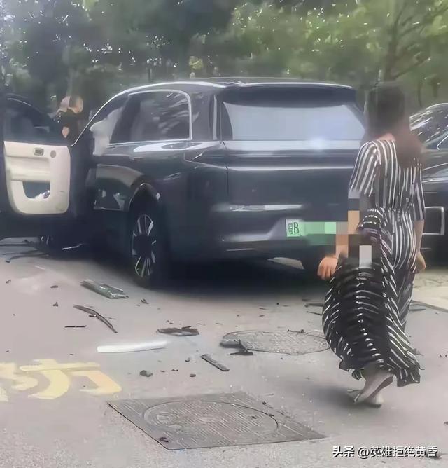 全家带孩子毕业旅游2死3伤 父亲发声
